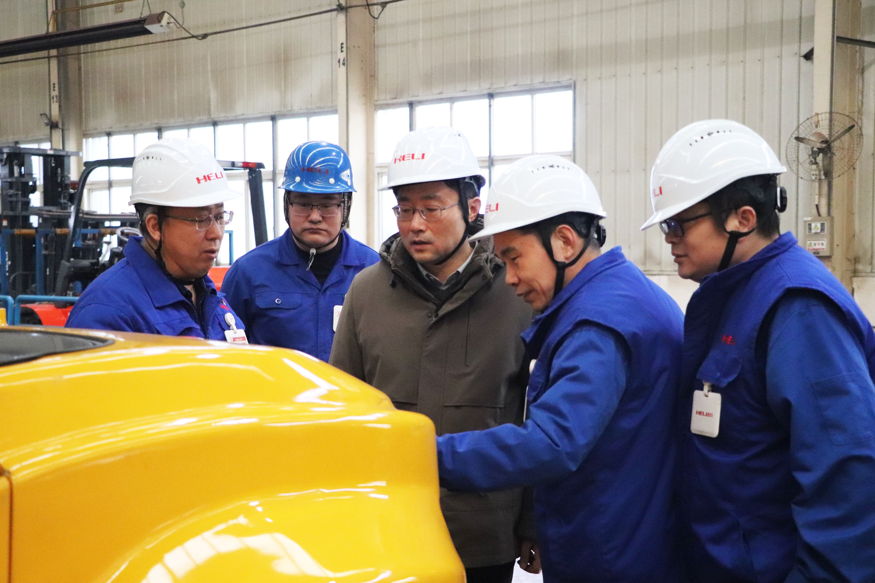 周齐齐一行深入盘锦合力生产现场指导调研 拷贝.jpg