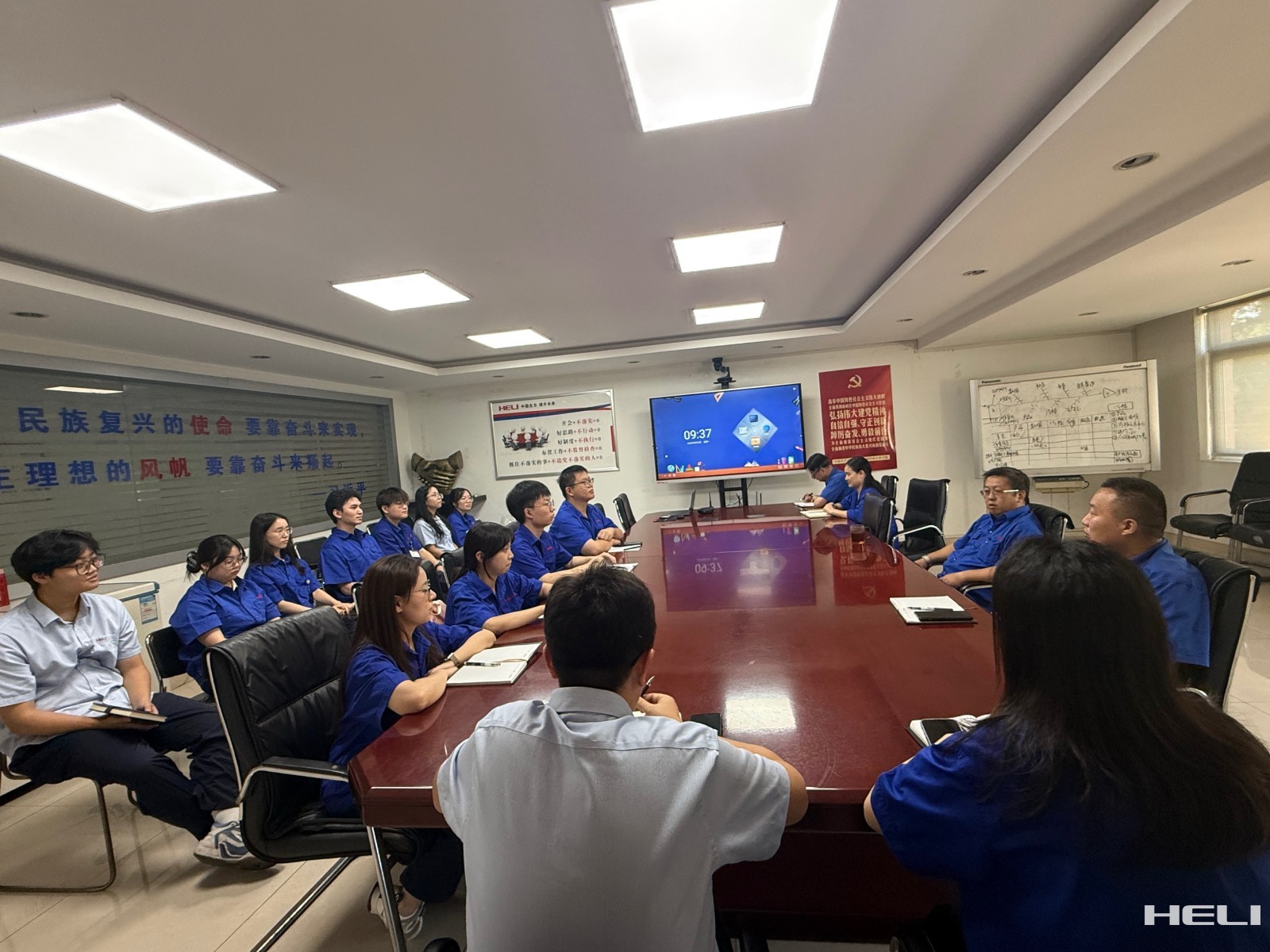 见面会现场.jpg 见面会现场.jpg