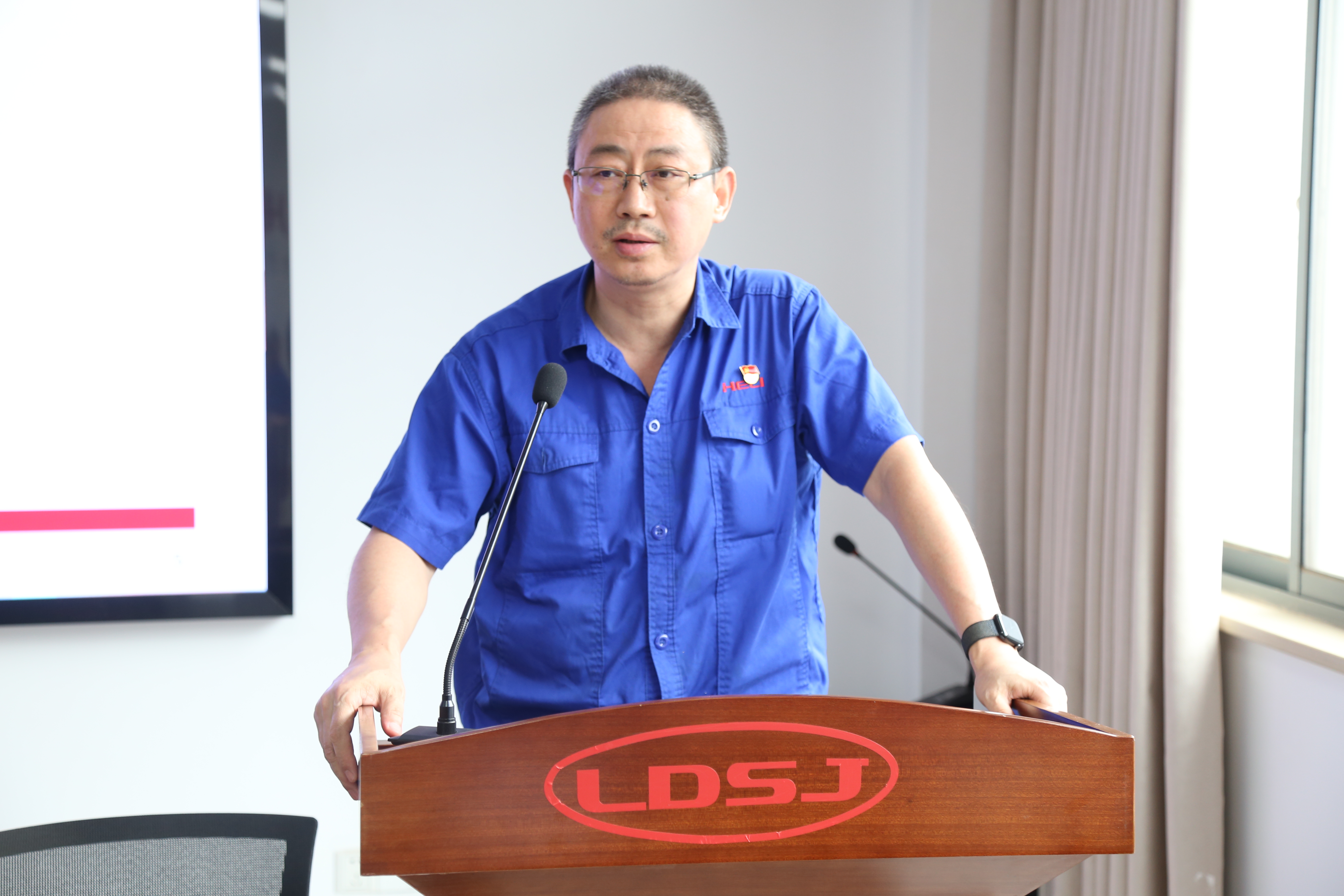 2.集团公司安全环保部部长周伟安作指导讲话.JPG